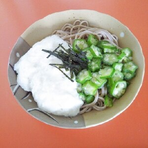 冷凍のオクラ(冷凍でなくても)を使ってねばトロ蕎麦